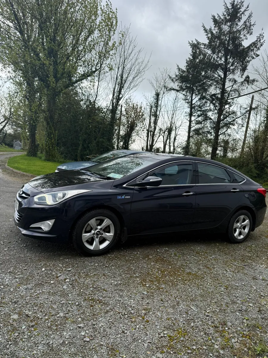 Hyundai i40 Executive Full Hyundai service history - Image 1