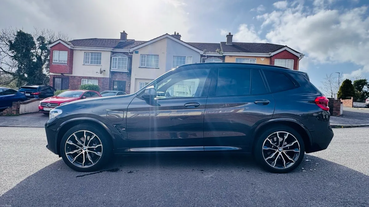 BMX X3 M30e 2021 grey plug in hybrid - Image 4