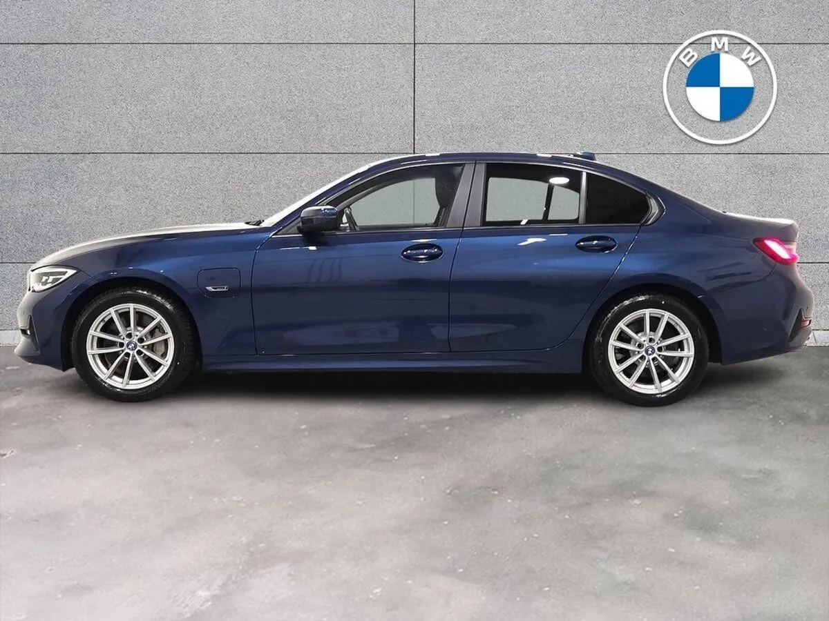 BMW 3-Series 330e SE Pro Saloon - Image 4