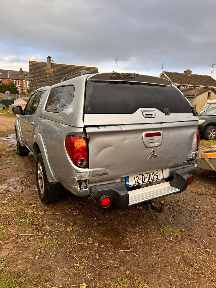 Mitsubishie l200 Toyota hilux automatic - Image 3