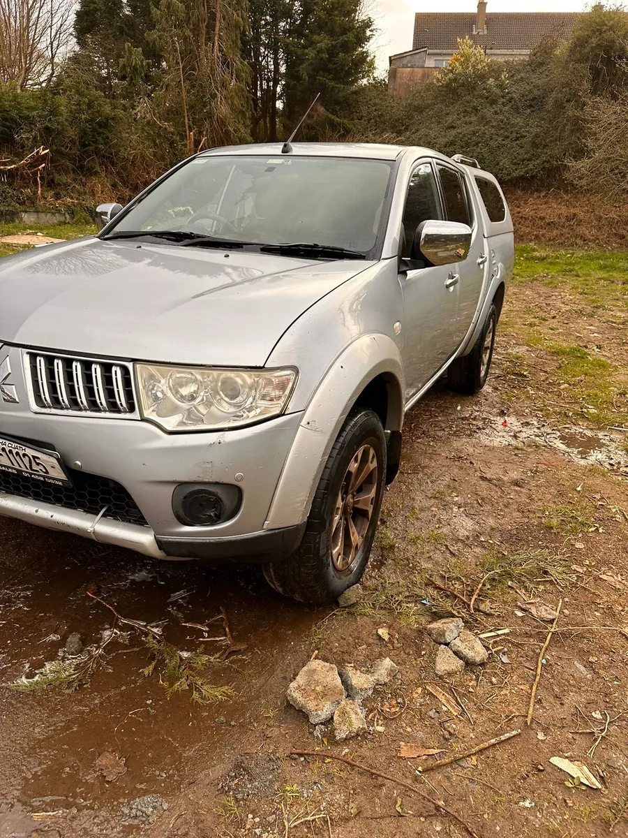 Mitsubishie l200 Toyota hilux automatic - Image 4