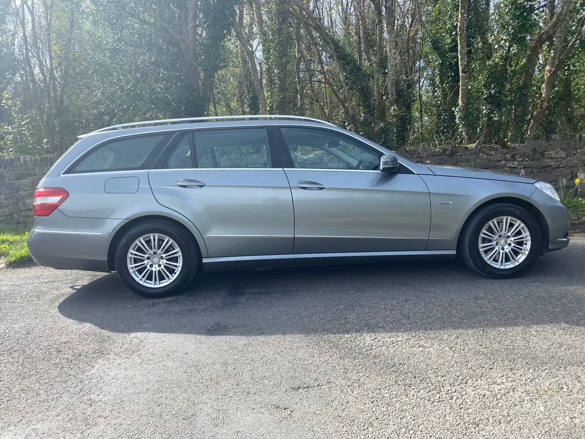 MERCEDES BENZ E250 TOURER AS NEW - Image 3
