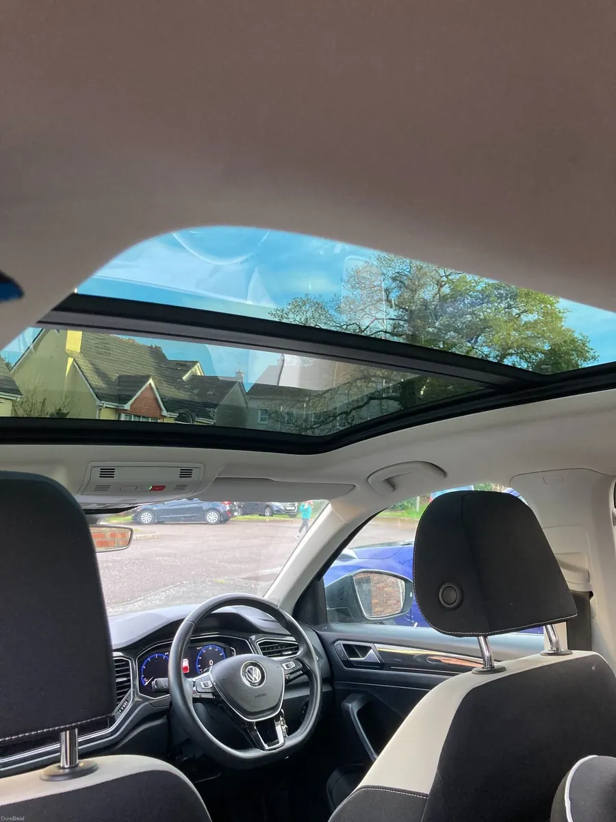 Volkswagen T-Roc 2019 - Image 2