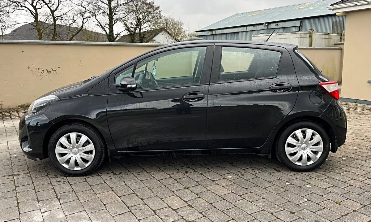 191 Toyota Yaris 1.0 Terra - Image 2
