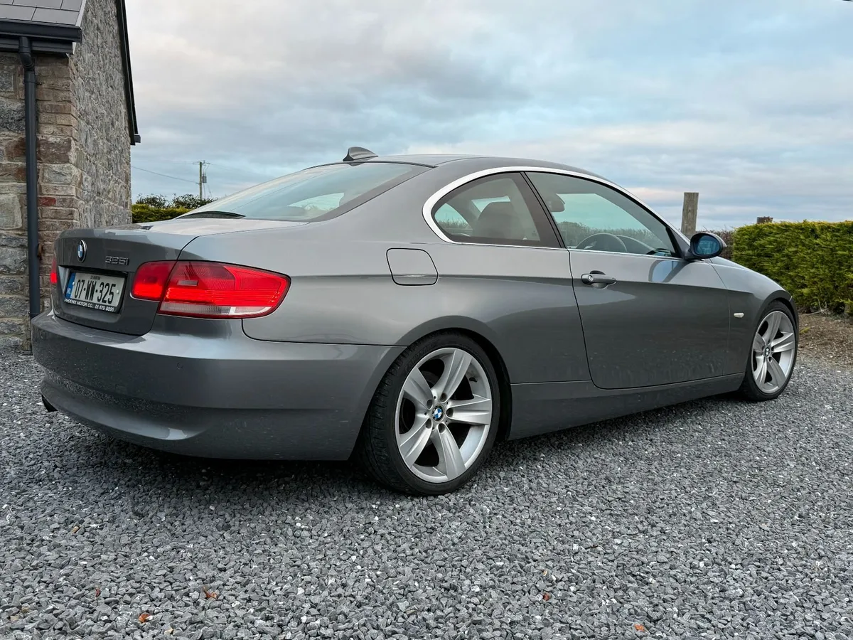 BMW 3-Series 2007 - Image 2