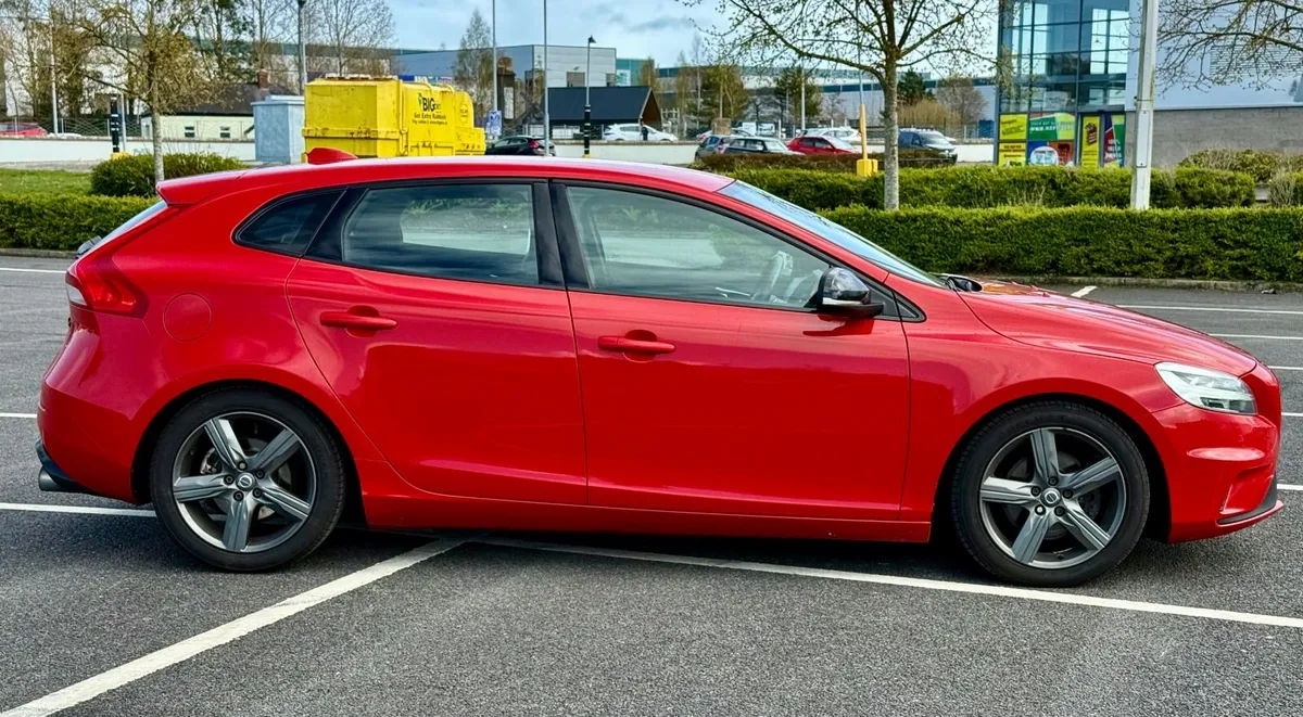 2016 Volvo V40 T2 R-Design - Image 4