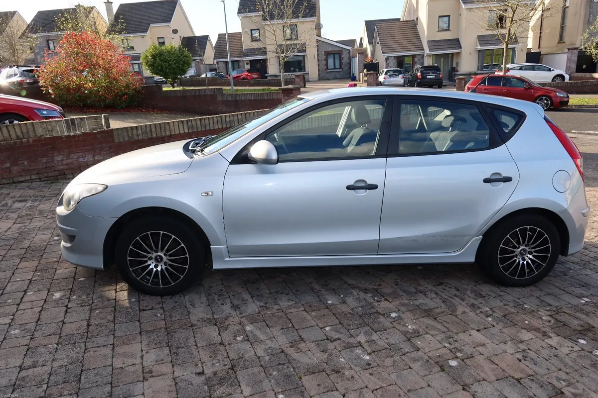 Hyundai i30 2011 - Image 2