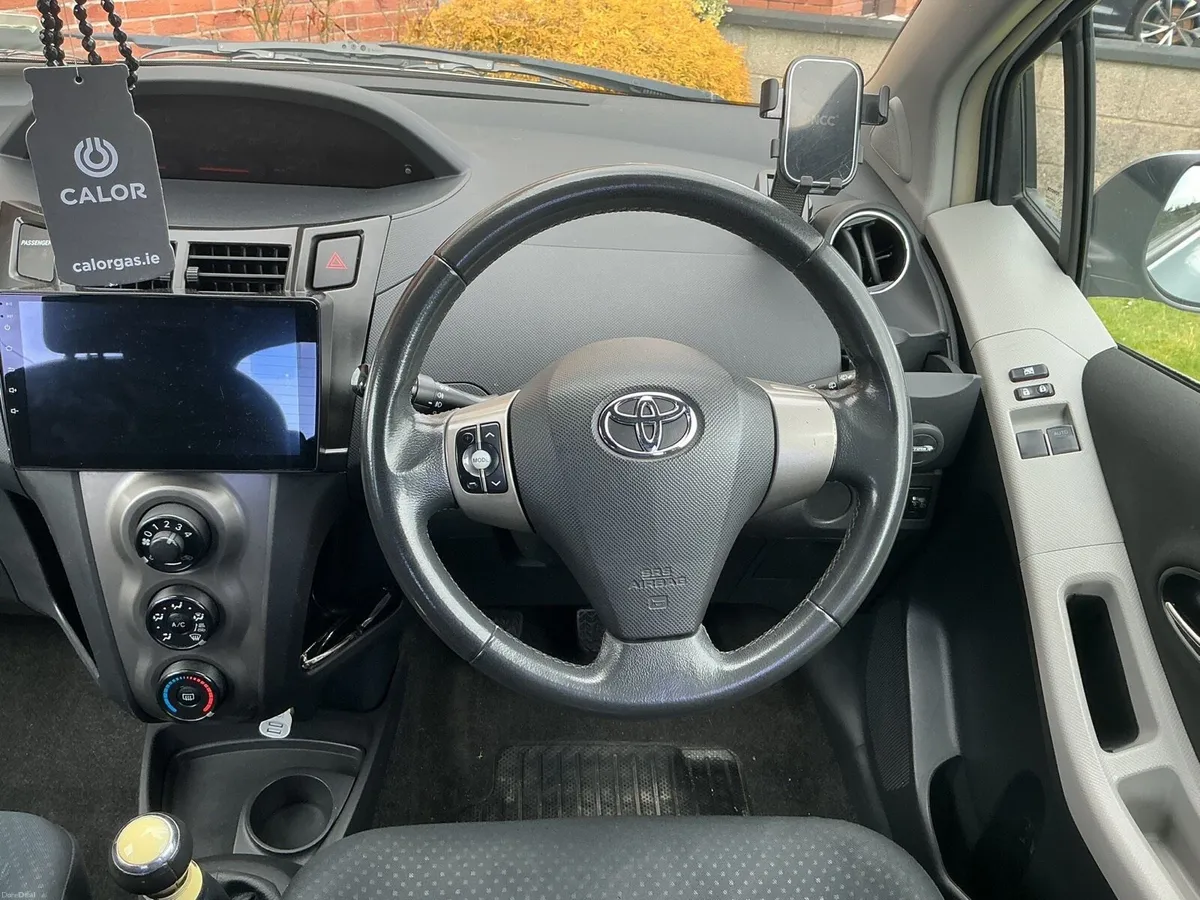 Toyota yaris - Image 4