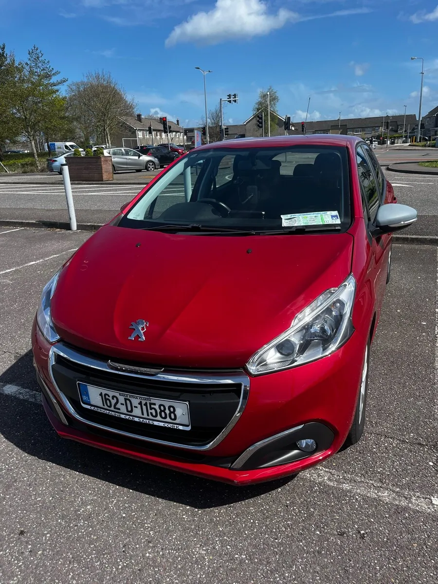 Peugeot 208 - Image 1