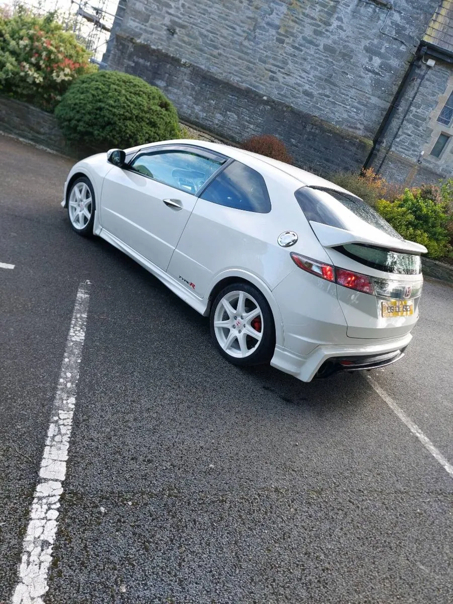 Honda civic Type R championship white - Image 3