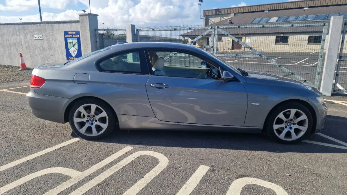 Bmw 320i Coupe - Image 4