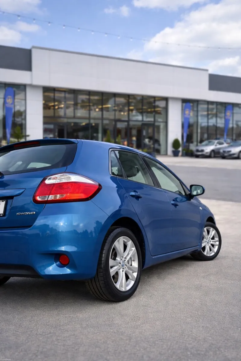 Toyota Auris 2012 - Image 4