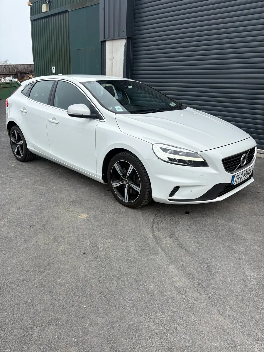 Volvo v40 - Image 1