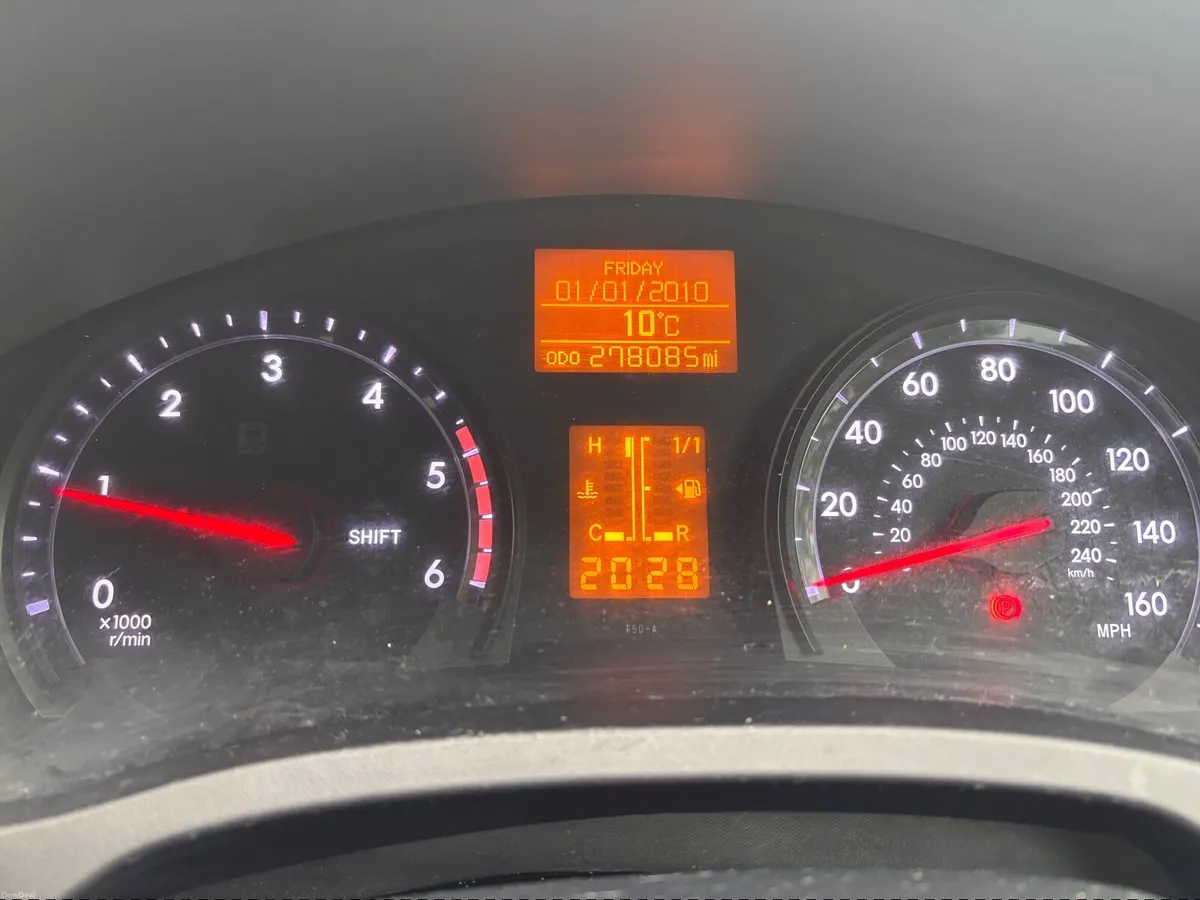 Toyota Avensis 2013 - Image 2