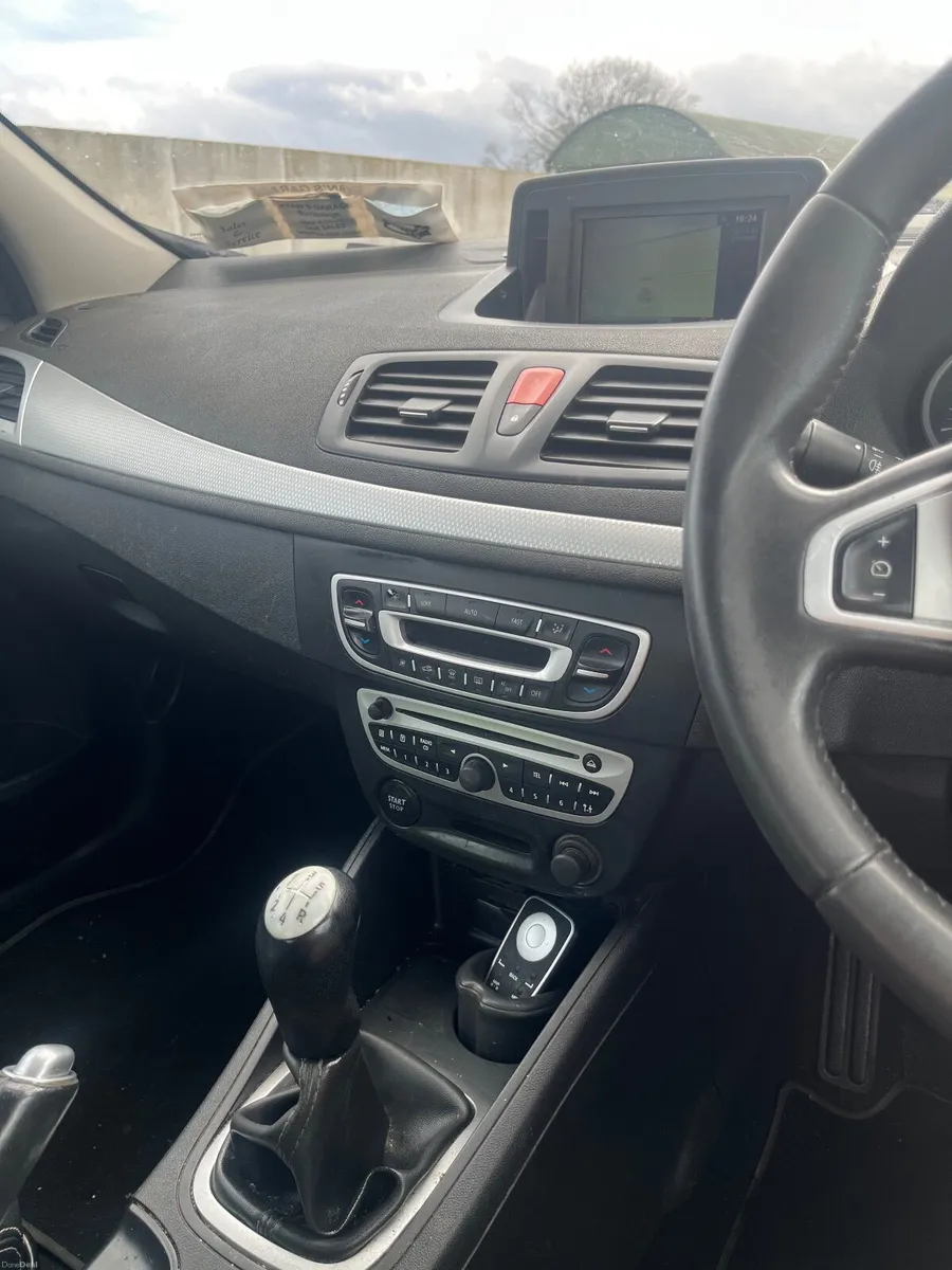 Renault Fluence 2011 - Image 4