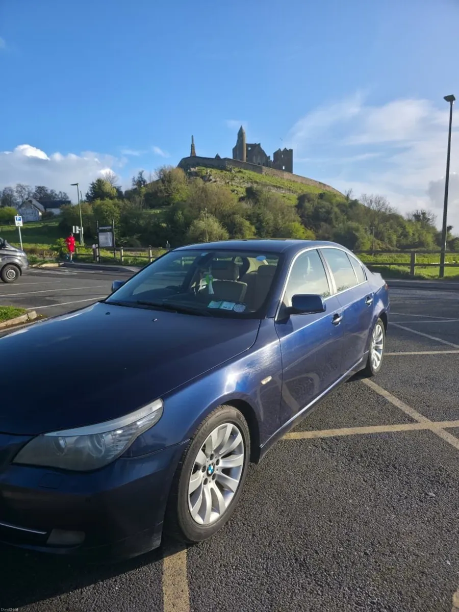 BMW 5-Series 2009 - Image 1