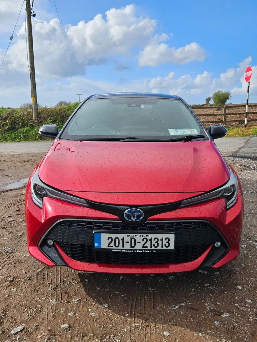 2020 Toyota Corolla Luna Sport Hybrid - Image 2