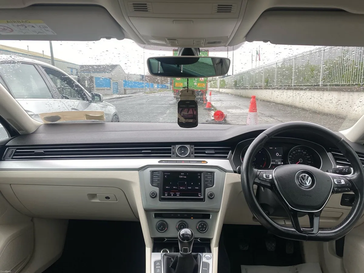 2015 VW Passat - Image 2