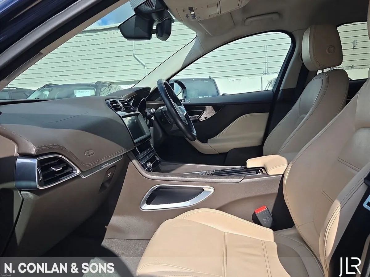 Jaguar F-Pace 2.0D PRESTIGE AUTO 180BHP RWD *MAIN - Image 3