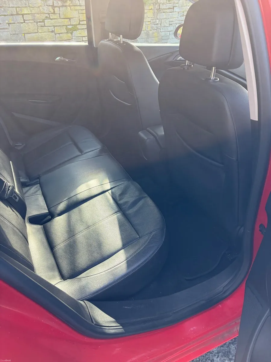Vauxhall Astra 2015 - Image 2