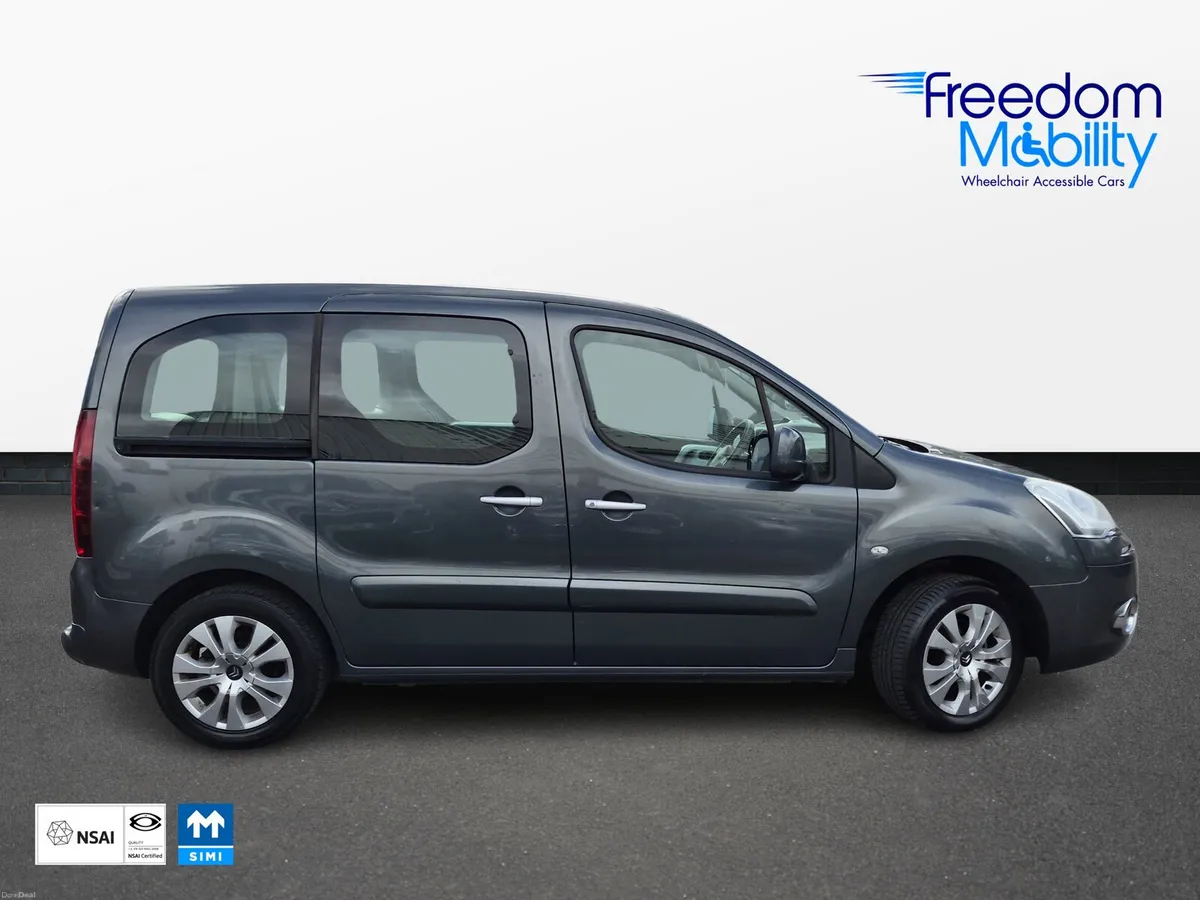 Citroen Berlingo Lowered Floor Wheelchair Access - Image 4