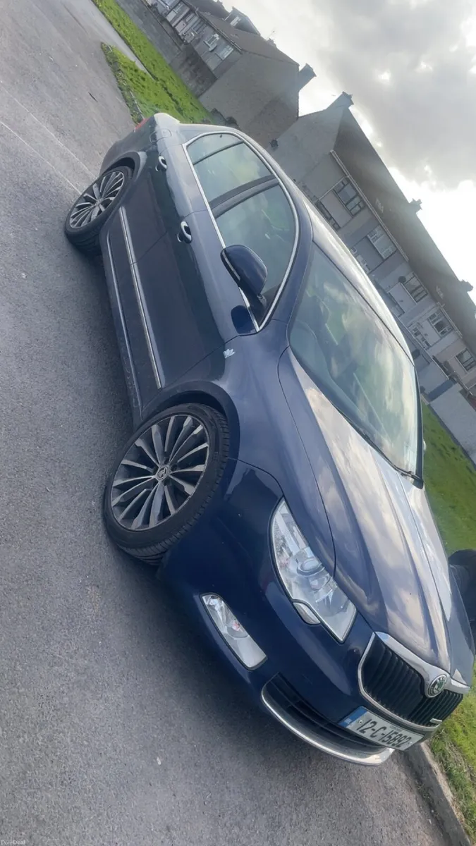 Skoda Superb 2012 - Image 2