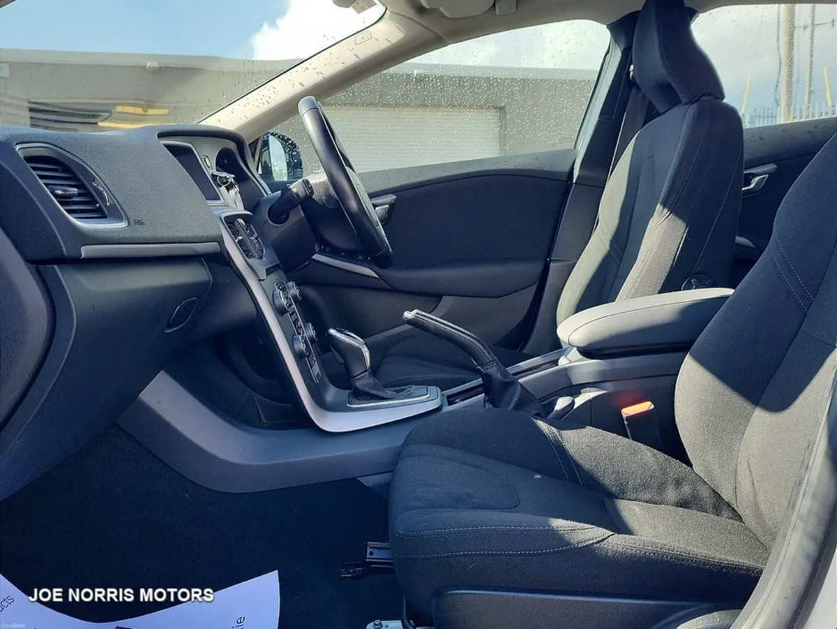 Volvo V40 1.6 Petrol Automatic - Image 4