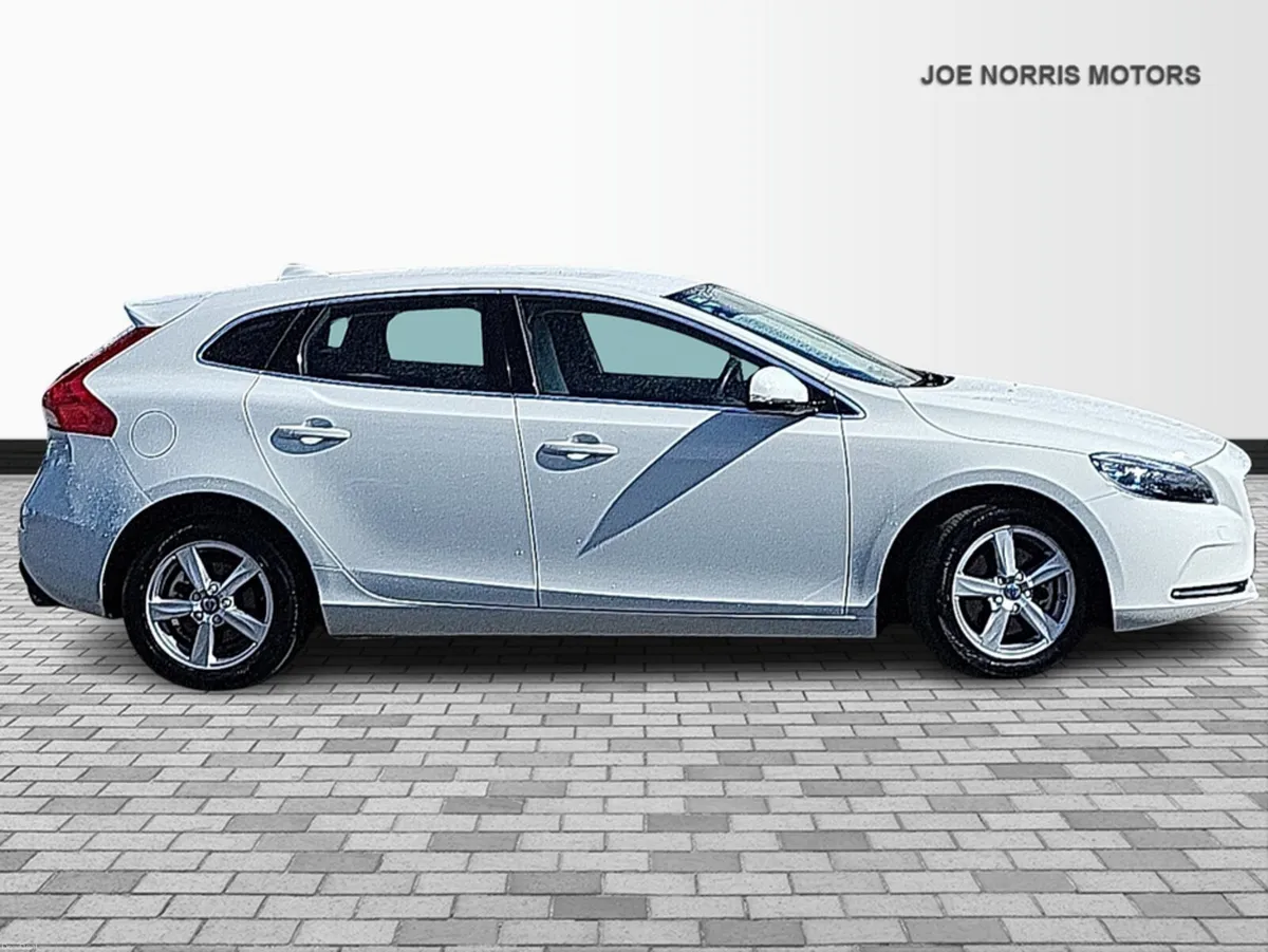 Volvo V40 1.6 Petrol Automatic - Image 4