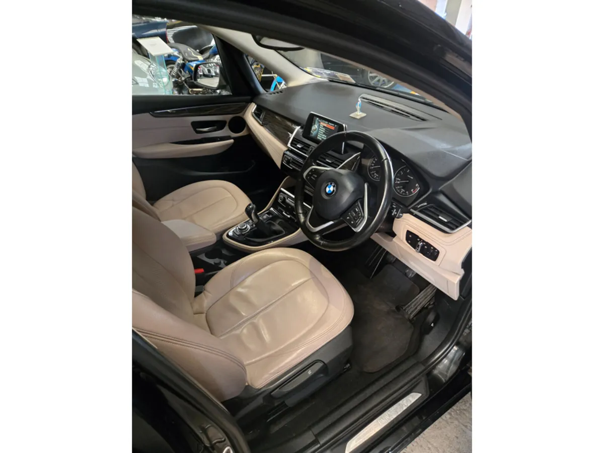 BMW 2-Series 218D LUXURY ZL2K 4DR// FULL BEIGE LEA - Image 5