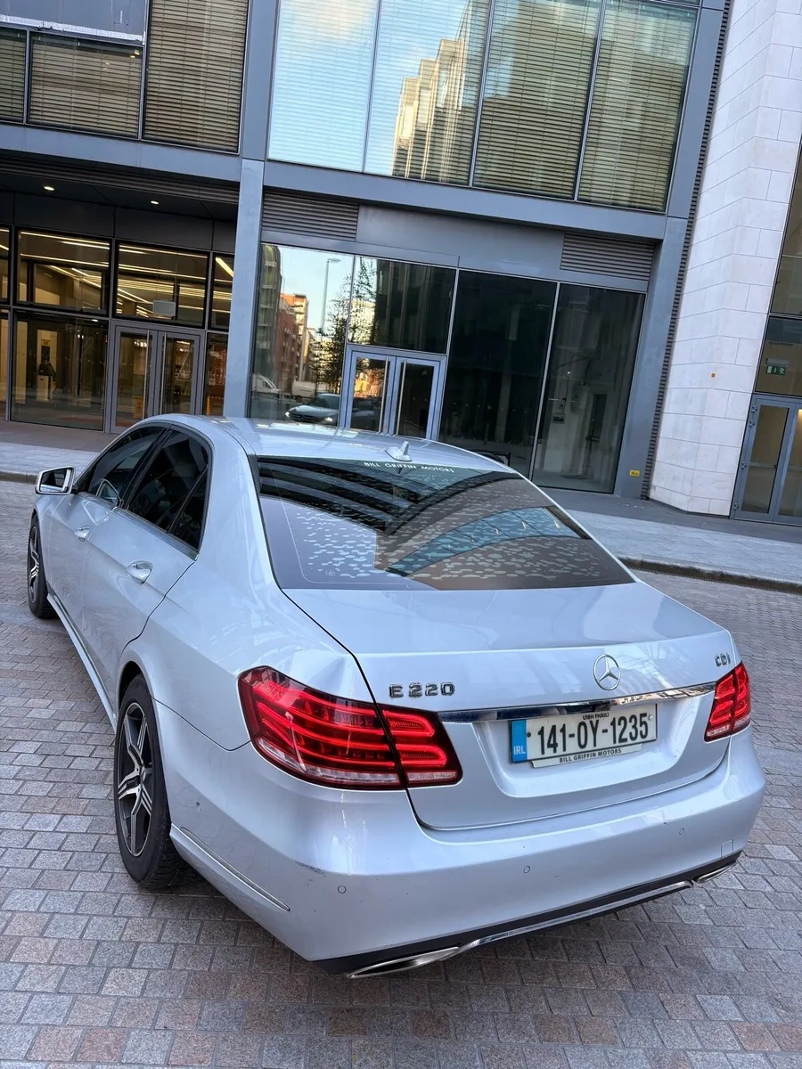 Mercedes E220 SE Automatic - Image 4