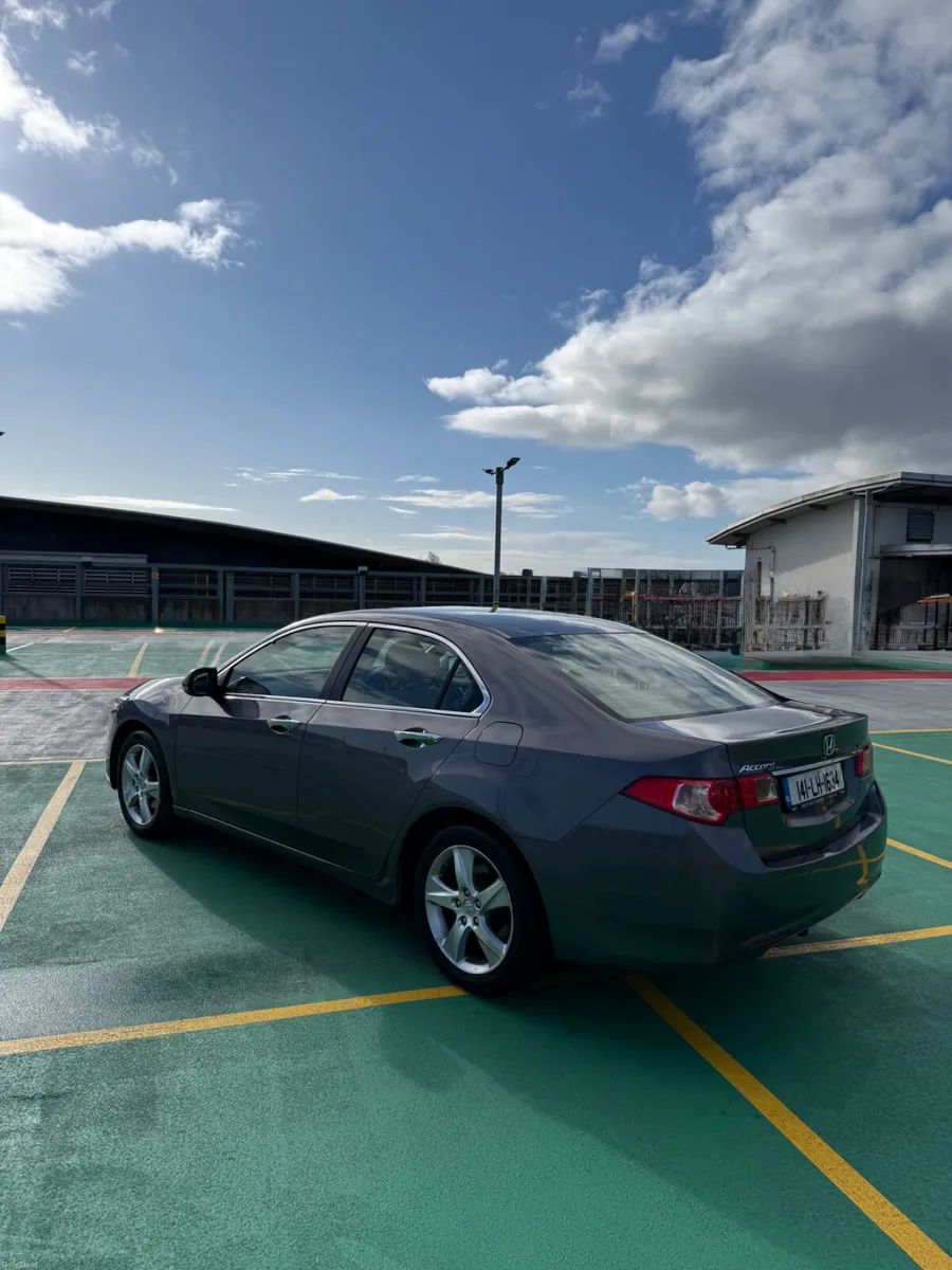 141 Honda Accord 2.2 iDTEC - EXECUTIVE MODEL - Image 4