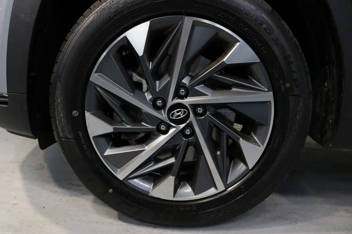 Hyundai Tucson 2WD Executive Plus - Image 4