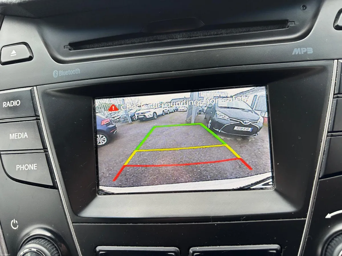 Hyundai Santa Fe 2013  7  SEATER  DIESEL - Image 4