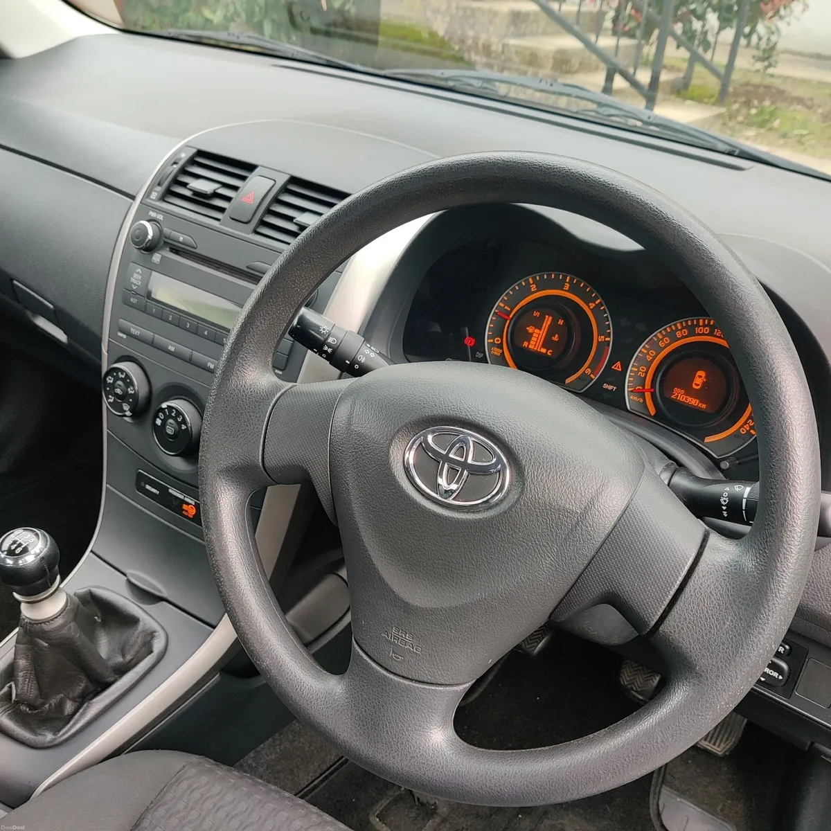 Toyota Corolla 2010 - Image 2