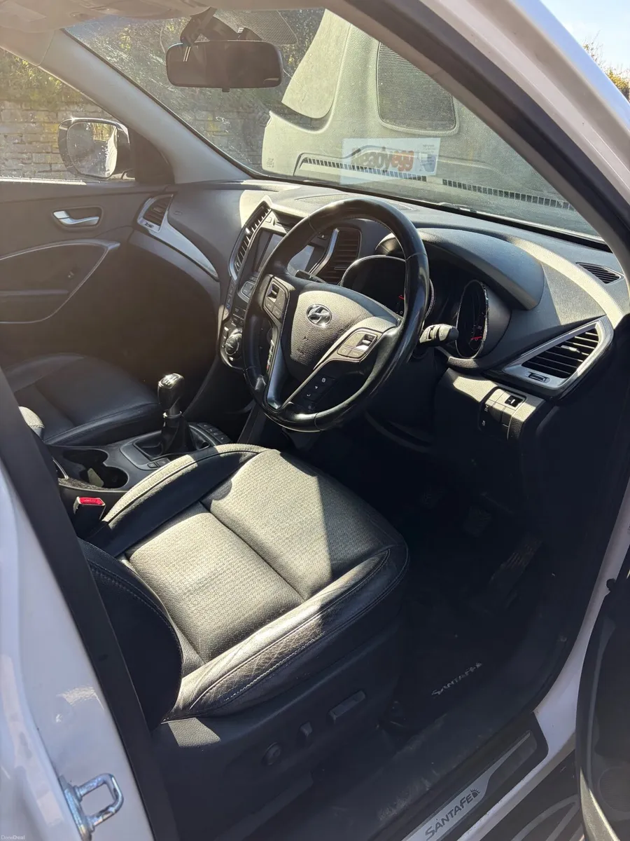Hyundai Santa Fe 2013 - Image 2