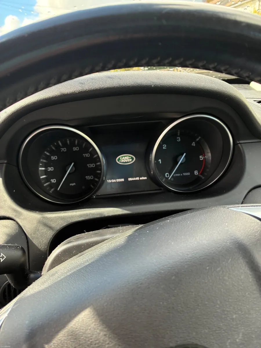 Land Rover Discovery Sport 2016 - Image 3