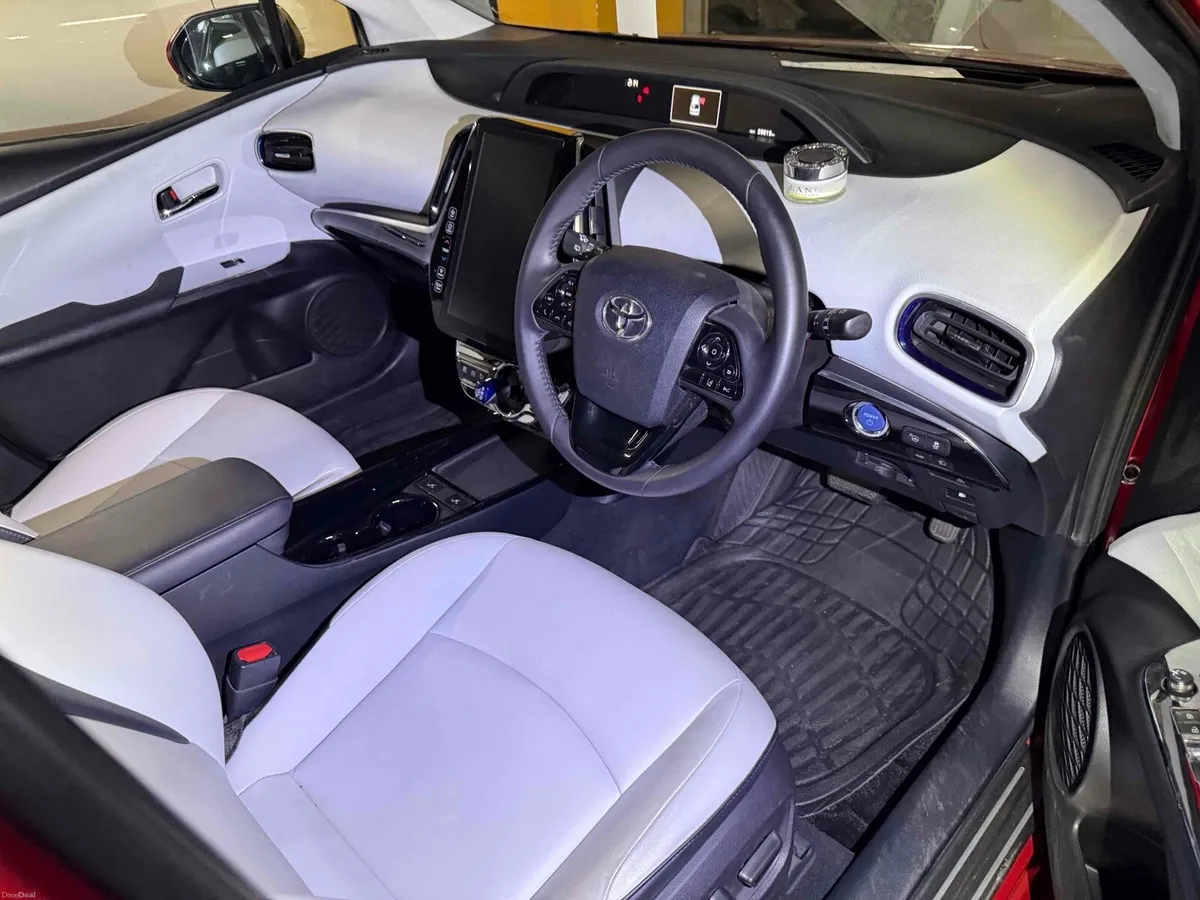2019 Toyota Prius Tesla Style Screen landing 23/4 - Image 1