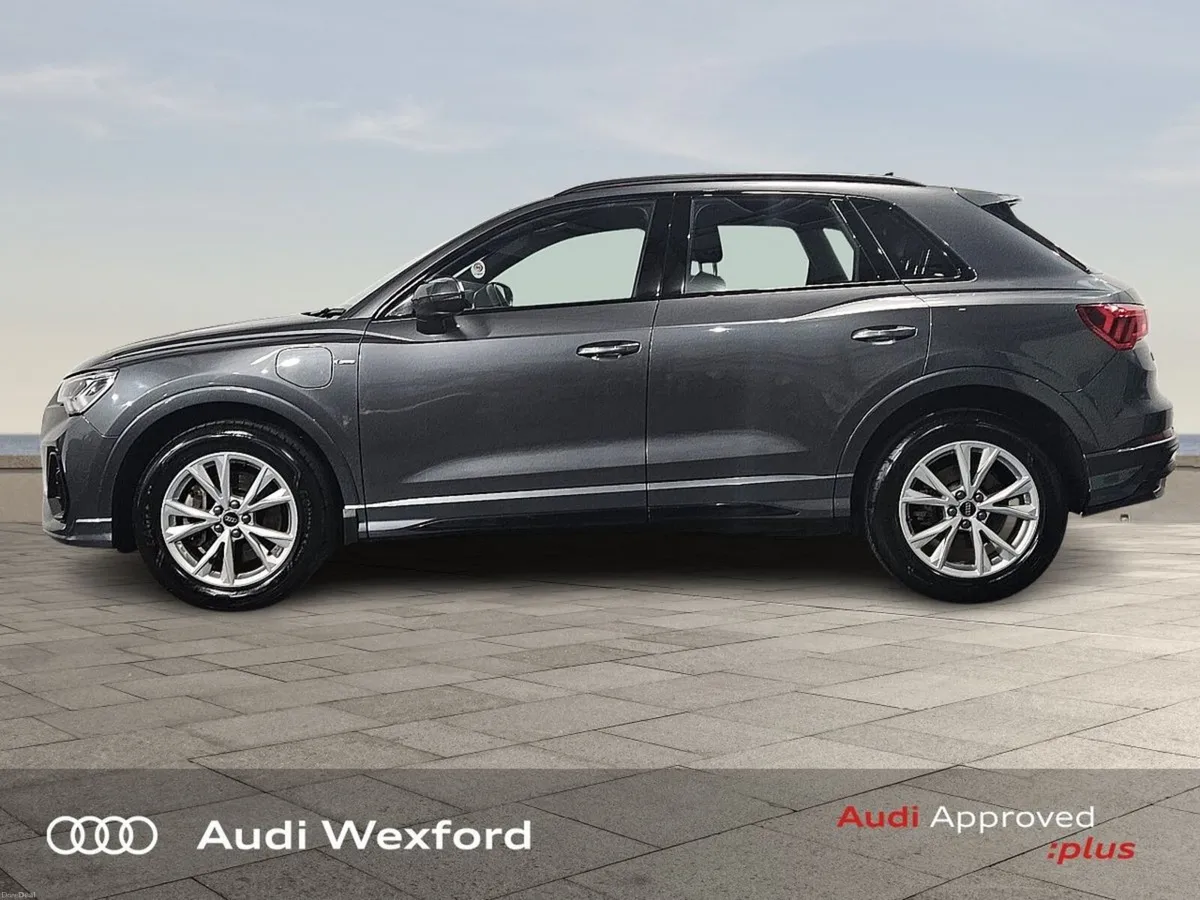 Audi Q3 45 TFSI E S Tronic S line Black Edition €3 - Image 4