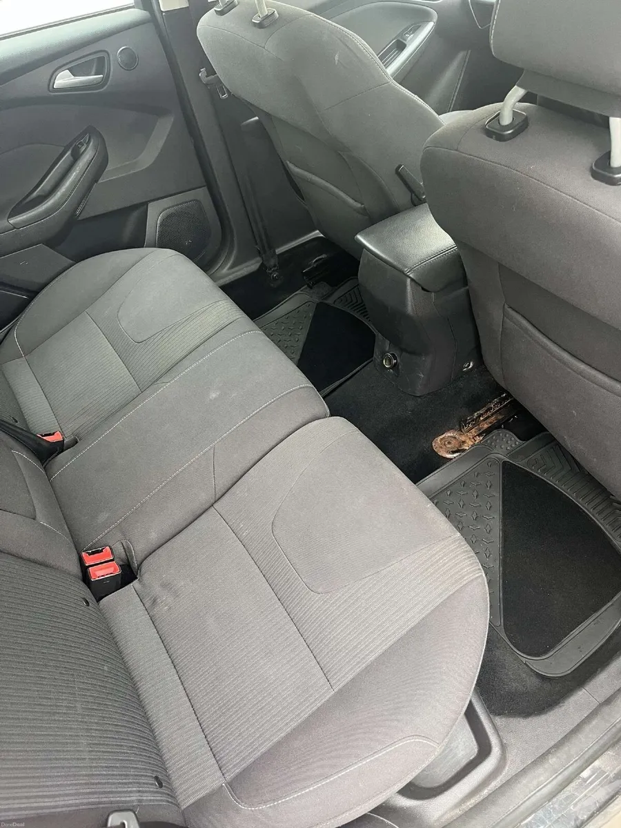 Ford Focus 2011 - Image 4