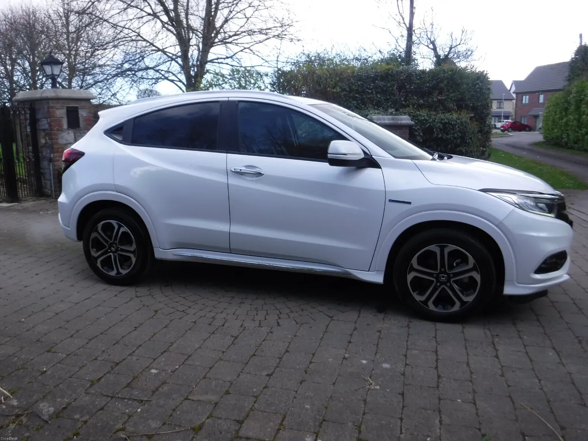 HONDA VEZEL 1.5 AUTO HYBRID NCT 3/28 - Image 2