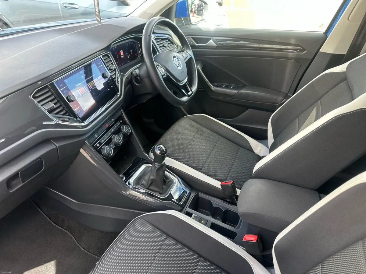 Volkswagen T-Roc SPORT 1.5TSI 150HP MANUAL - Image 3