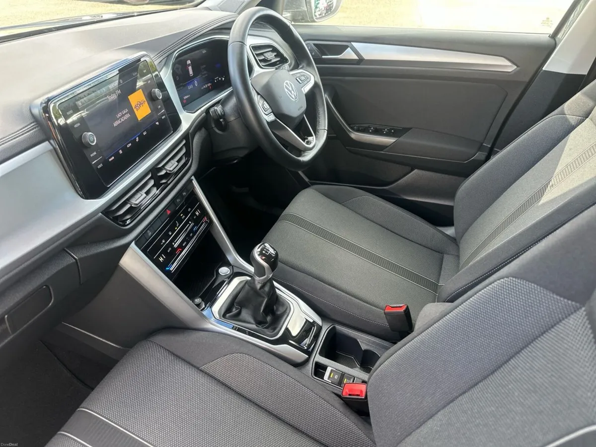 Volkswagen T-Roc SPECIAL EDITION 1.0TSI 116HP MANU - Image 3