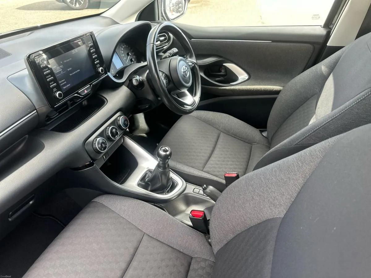 Toyota Yaris LUNA 1.0 - Image 3