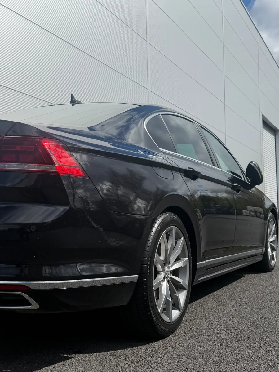 Volkswagen Passat 2.0 TDI 150HP R-Line - Image 4