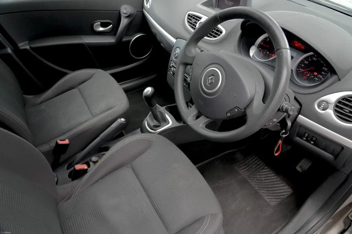 2010 Renault Clio 1.5 Diesel Manual Estate - Image 2
