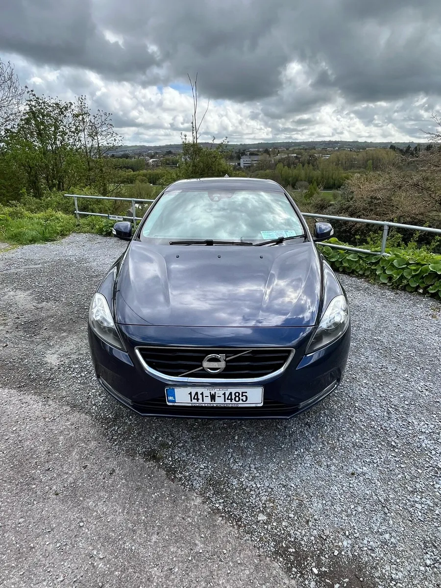 Volvo v 40 automatic diesel - Image 2