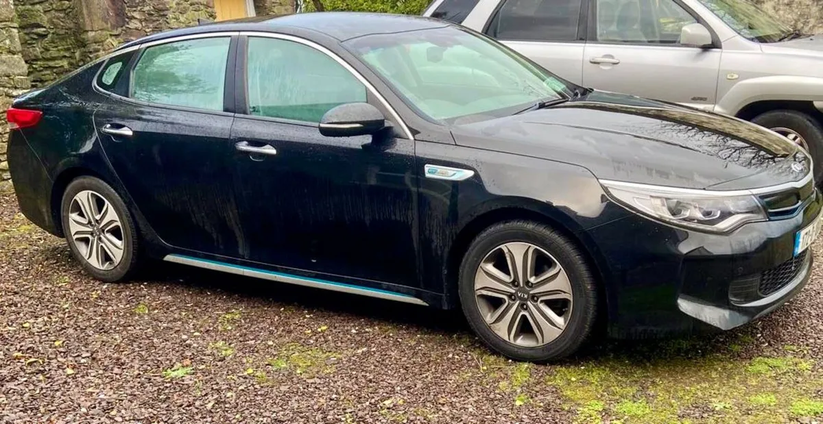 Kia Optima Hybrid 2017 - Automatic **READ AD** - Image 1