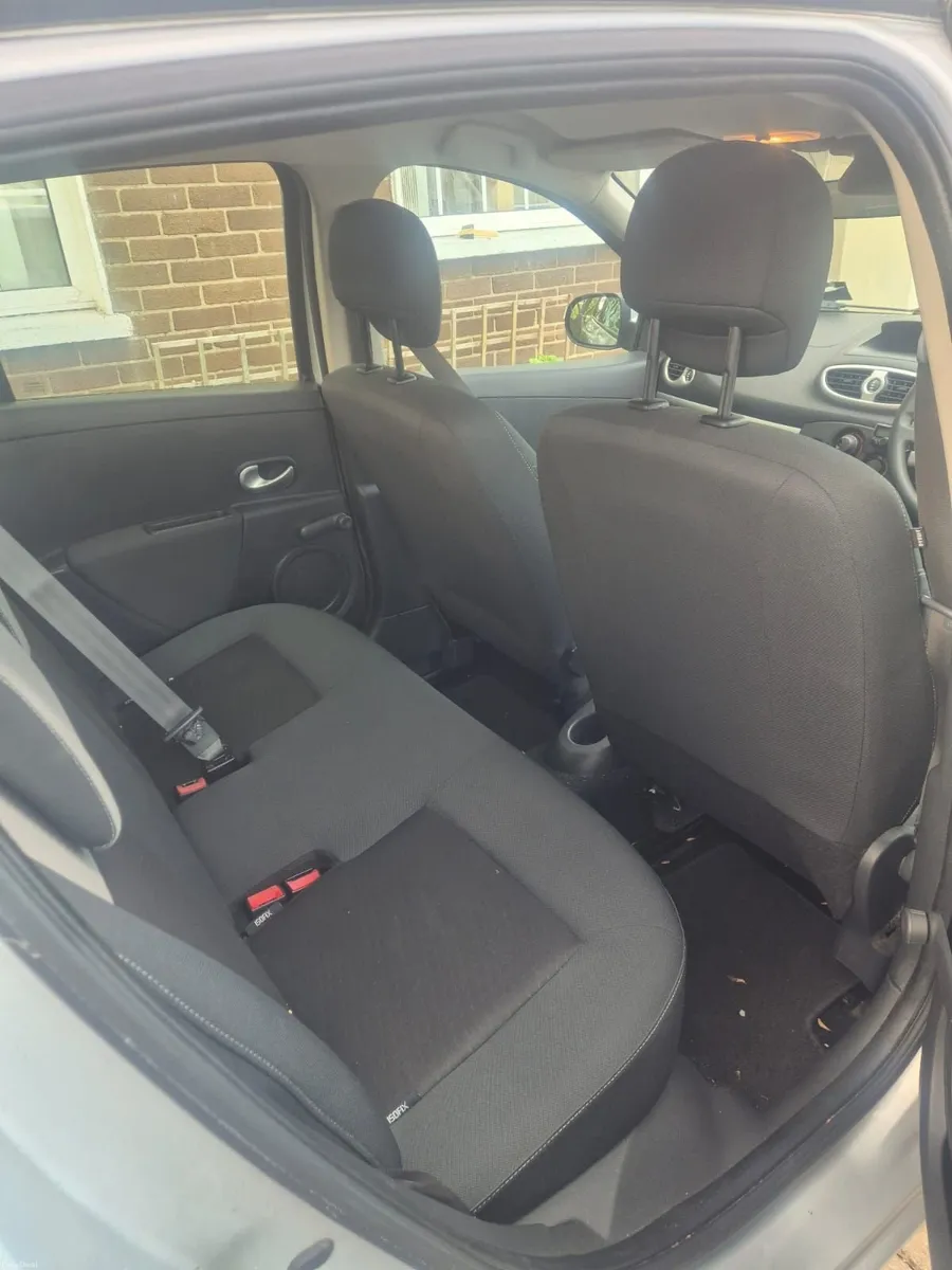 Renault Clio 2010 - Image 2
