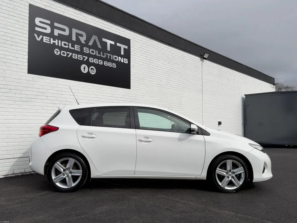 2013 Toyota Auris 1.6 V-Matic Sport *NI CAR* - Image 2