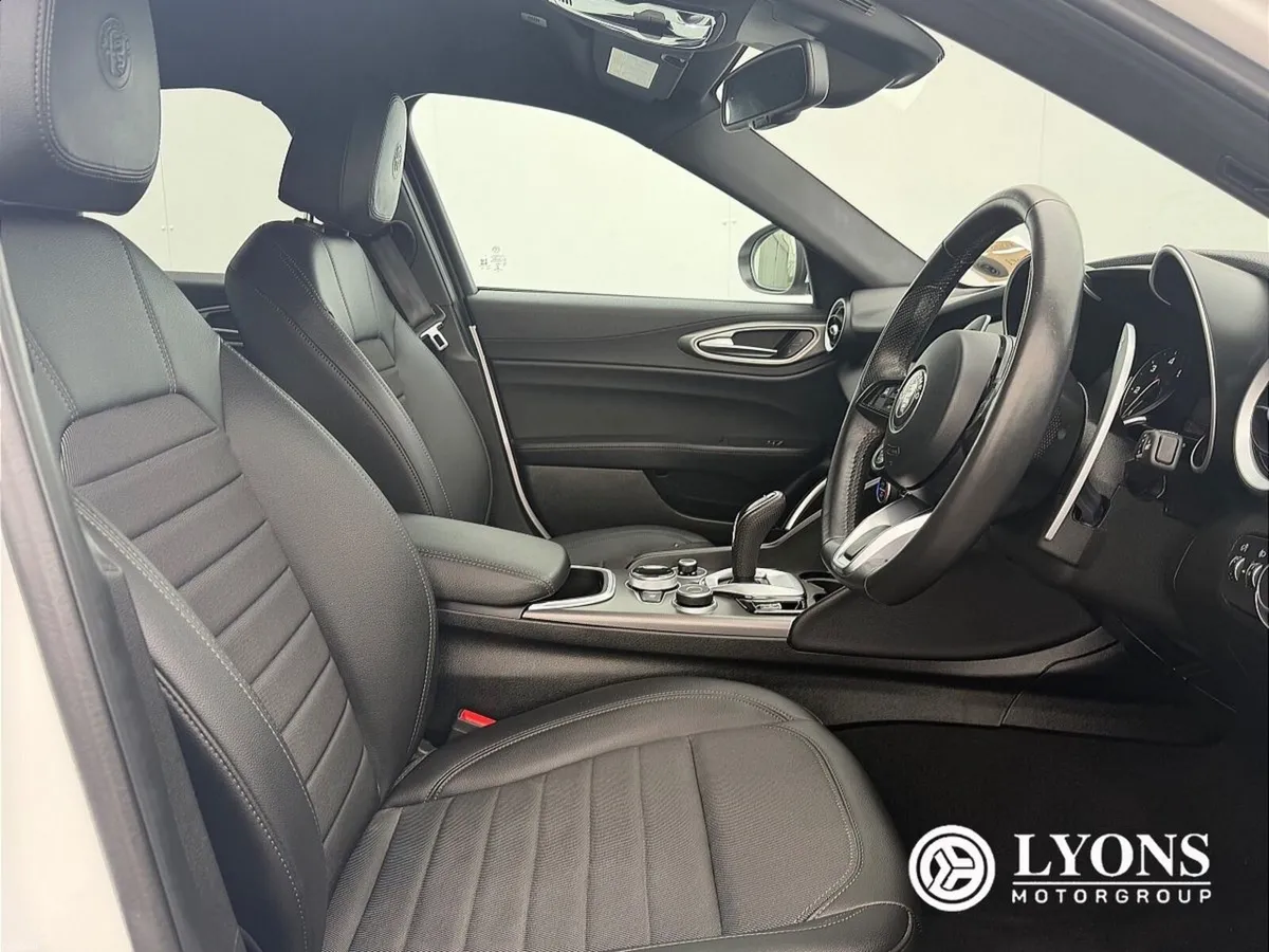 Alfa Romeo Giulia 2.2JTD 190hp Sprint - Image 4